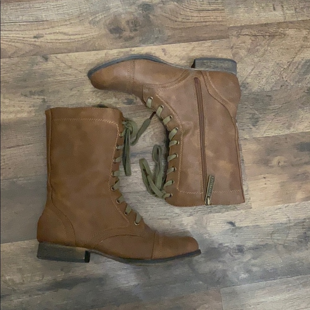 Breckelle’s lace up combat boots